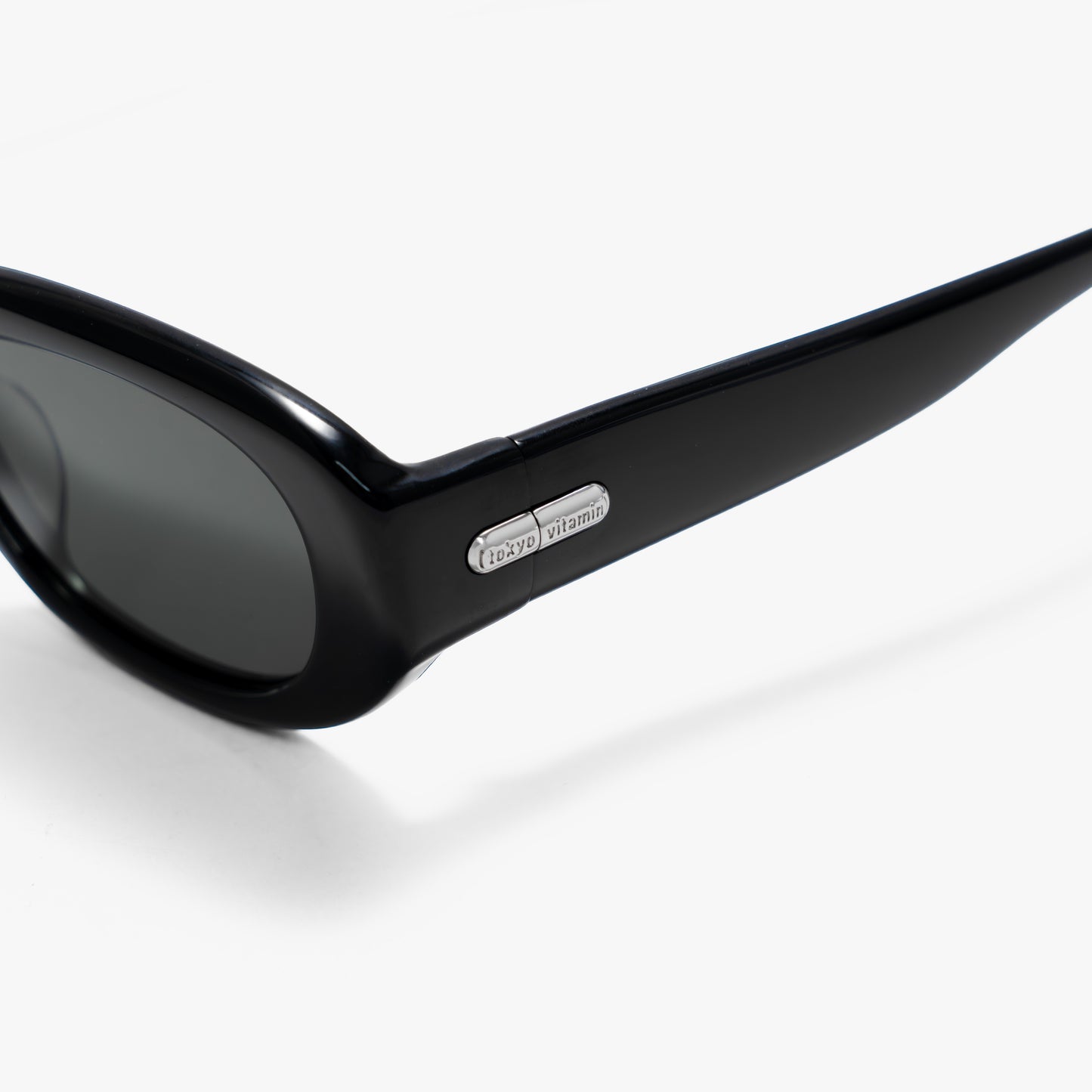 KLASSIC. PILL SUNGLASSES